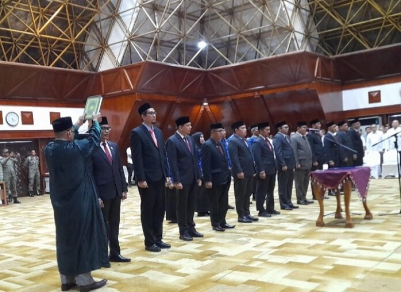 Gubernur Aceh, Muzakir Manaf (Mualem), resmi melantik enam kepala dinas baru di lingkungan Pemerintah Aceh, Jumat (10/10/2025).