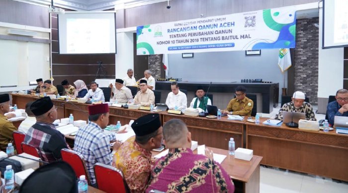 DPRA bersama Pemerintah Aceh menyusun Rancangan Qanun (Raqan) tentang Perubahan Kedua atas Qanun Aceh Nomor 10 Tahun 2018 tentang Baitul Mal di Ruang Serba Guna DPRA, Selasa (14/10/2025).