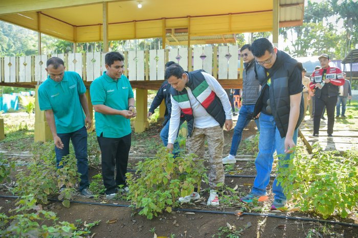Gubernur Aceh, Fadhlullah, bersama Kapolda Aceh Marzuki Ali Basyah beserta jajaran OJK dan pimpinan perbankan di Aceh melakukan touring sepeda motor dari Banda Aceh ke Puncak Gunung Gurutee, pada Sabtu, (4/10/2025).