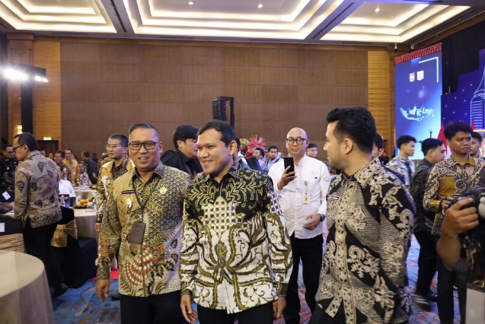 Wagub usai menghadiri Rapat Koordinasi Nasional (Rakornas) Pembinaan dan Pengawasan Tahun 2025 (Binwas) yang diselenggarakan oleh Inspektorat Jenderal (Itjen) Kementerian Dalam Negeri, di Jakarta, Kamis, (9/10/2025)