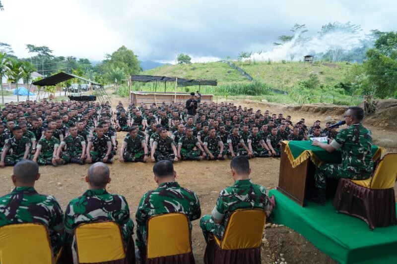 Mayor Jenderal TNI Joko Hadi Susilo, S.I.P., melaksanakan kunjungan kerja ke Batalyon Infanteri Teritorial Pembangunan (Yonif TP) 857/Garda Gajahsora, yang berada di Kecamatan Mane, Kabupaten Pidie, pada Senin (3/11/2025).