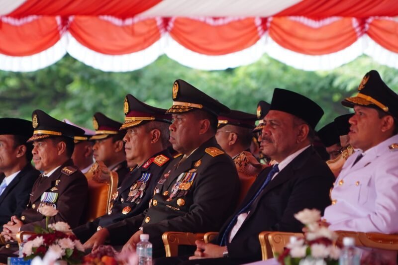 Brigadir Jenderal TNI Yudha Fitri, menghadiri upacara memperingati Hari Pahlawan Nasional Tahun 2025 yang berlangsung dengan penuh khidmat di Lapangan Blang Padang, Banda Aceh, pada Senin (10/11/2025).