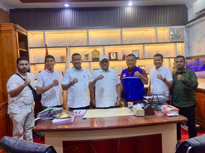 Rapat koordinasi yang berlangsung di Pendopo Bupati Bireuen ini dihadiri oleh Sekretaris Dinas Sosial Aceh, Chaidir, SE., MM, didampingi Sub Koordinator PSKBA Dinas Sosial Aceh, Yanyan Rahmat,rabu,(12/11/2025)