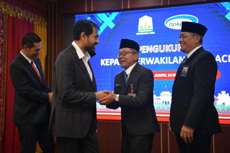 Gubernur Aceh Muzakir Manaf resmi mengukuhkan Nanang Agus Sutrisno sebagai Kepala Perwakilan Badan Pengawasan Keuangan dan Pembangunan (BPKP) Aceh di Restoran Pendopo Gubernur Aceh, Jumat, 14/11/2025.