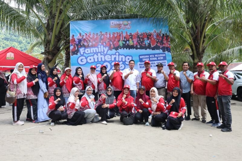 Dinas Sosial Aceh menggelar Family Gathering 2025 pada Minggu, 16/11/2025, di Pantai Penyu 2, Lhoknga, Aceh Besar.