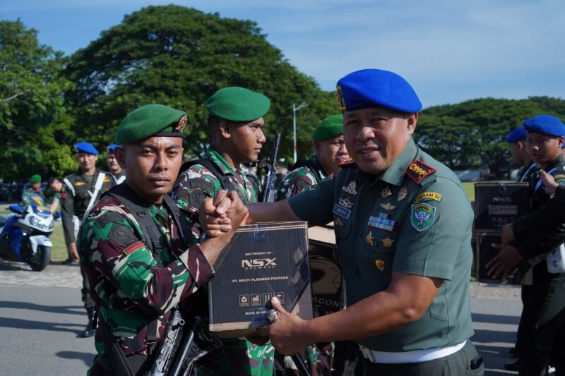 Brigadir Jenderal TNI Yudi Yulistyanto, M.A., mewakili Panglima Kodam Iskandar Muda (Pangdam IM) Mayor Jenderal TNI Joko Hadi Susilo, S.I.P., menghadiri dan membuka kegiatan Safety Riding yang diselenggarakan oleh Polisi Militer Kodam Iskandar Muda (Pomdam IM).Kegiatan berlangsung di Lapangan Blang Padang, Kota Banda Aceh, dan diikuti lebih dari 300 personel dari berbagai satuan jajaran Kodam IM. Senin (17/11/2025)