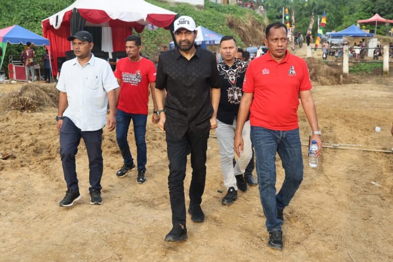 Gubernur Aceh Muzakir Manaf menutup Kejuaraan Provinsi Motocross Grasstrack Pemerintah Aceh Seri ke-4 di Sirkuit MX GTX Cot Gapeuh, Gampong Meuria Paloh, Kecamatan Muara Satu, Kota Lhokseumawe, Minggu (16/11/2025).