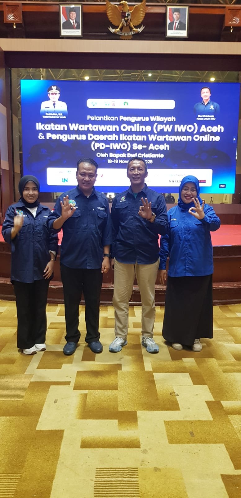 Dua perempuan mendapat apresiasi mendalam dari pimpinan pusat dan wilayah menjelang Pelantikan Pengurus IWO se-Aceh yang berlangsung di Mounmata, Banda Aceh, Selasa (18/11/2025).