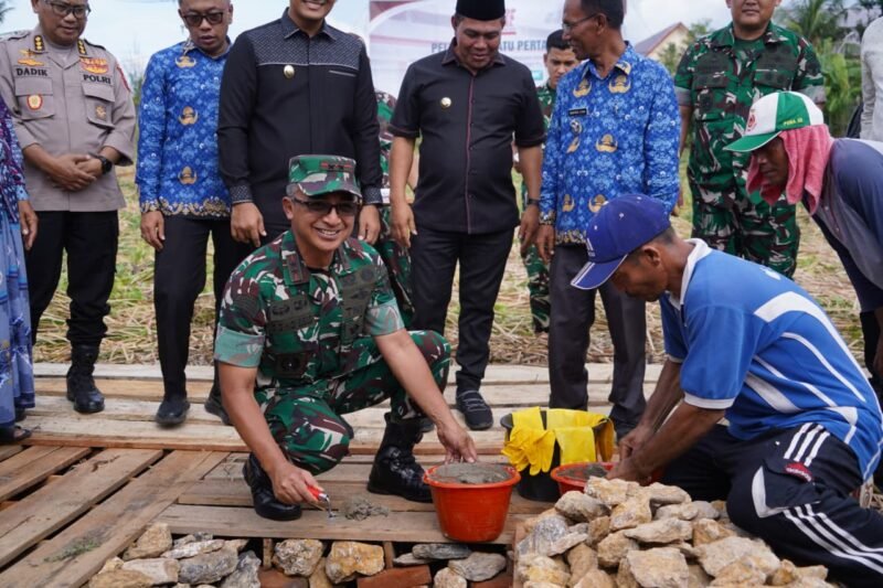 Mayjen TNI Joko Hadi Susilo, S.I.P., menyampaikan apresiasi sekaligus penegasan agar seluruh satuan jajaran terus meningkatkan sinergi dengan masyarakat dalam menyukseskan pembangunan KDKMP,(22/11/2025).