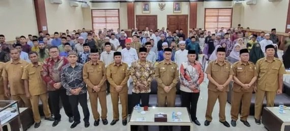 Bapak Zahrol Fajri, S.Ag., MH, secara resmi membuka acara Rapat Koordinasi (Rakor) Dai Perbatasan/Terpencil dan Koordinator Lapangan Tahun 2025.Acara ini berlangsung di Hotel Diana Banda Aceh pada hari Senin, (24/11/2025).