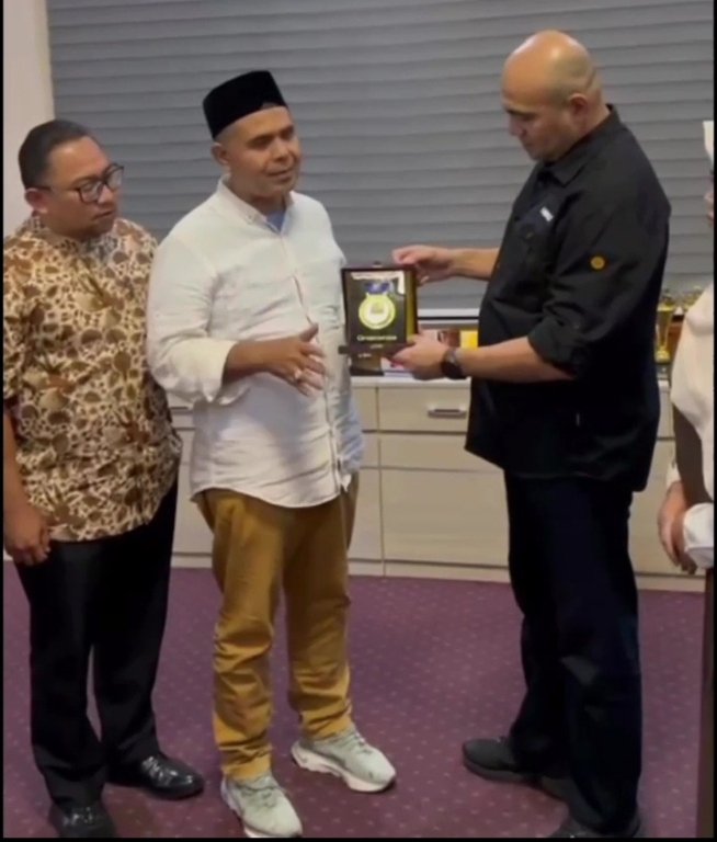 Plt. Kadisdik Aceh, Murthalamuddin, S.Pd., M.SP, menerima kunjungan Delegasi Kedutaan Besar Malaysia Jakarta yang dipimpin Dr. Hasnul Faizal bin Hushin Amri, Menteri Kedutaan (Pendidikan), bersama Encik Abdul Aziz Abdullah, Atase Pendidikan.