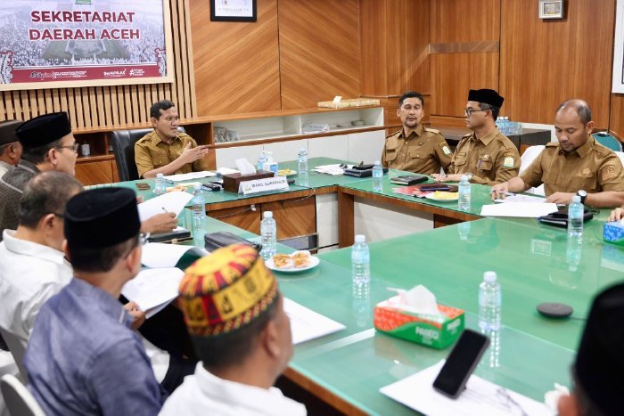 Kepala Dinas Syariat Islam Aceh, Zahrol Fajri, melaporkan perkembangan terkini persiapan MTQ. Ia menyebutkan bahwa pembangunan gedung utama telah rampung 100 persen,Rapat berlangsung di Kantor Gubernur Aceh, Senin, (27/10/2025)