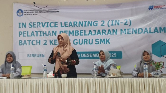 Yusnita, SE.Ak., S.Pd., M.Pd., resmi menutup kegiatan Pembelajaran Mendalam bagi guru Sekolah Menengah Kejuruan (SMK) se-Kabupaten Bireuen pada Jumat, (19/12/2025).