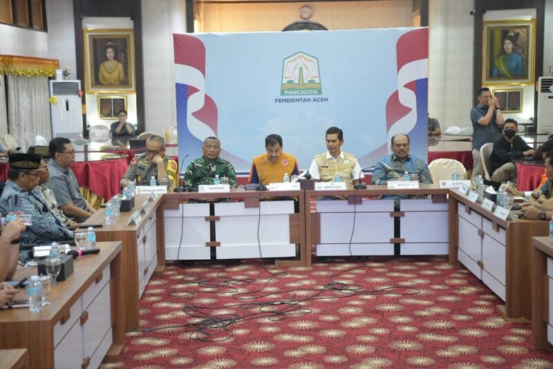 Gubernur Aceh, Muzakir Manaf bersama unsur Forkopimda Aceh perpanjang status Tanggap Darurat bencana, di pendopo Meuligoe Gubernur Aceh, Rabu, (10/12/2025).