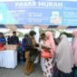 Wali Kota Banda Aceh, Illiza Sa’aduddin Djamal, turut hadir langsung memantau Pasar murah kali ini diselenggarakan oleh Perusahaan Umum Daerah Air Minum (Perumdam) Tirta Daroy di halaman kantor perusahaan tersebut pada Selasa, (16/12/2025).