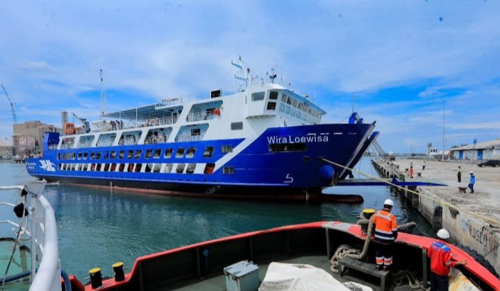 Kapal ini mengangkut 14 truk Skid tank LPG dan 2 truk LPG kemasan 3 kg untuk mengatasi kelangkaan gas LPG di Banda Aceh, Aceh Besar dan sekitarnya. Rabu 17 /12/2025.