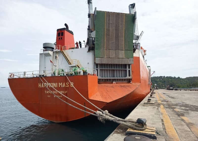Pelabuhan Malahayati , sandarnya kapal MV Harmoni Mas 8 pada Senin (29/12/2025).