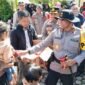 Kapolda Aceh, Irjen Pol. Marzuki Ali Basyah, M.M., secara langsung menyerahkan bantuan kepada para pengungsi yang terdampak aktivitas Gunung Burni Telong.