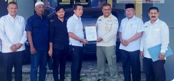 Dinas Syariat Islam (DSI) Aceh bersama Satuan Polisi Pamong Praja Wilayatul Hisbah (Satpol PP WH) mendampingi sejumlah perwakilan dari Informasi dan Organisasi Masyarakat Islam (Inormas Islam) dalam melaporkan seorang pengguna TikTok dengan akun