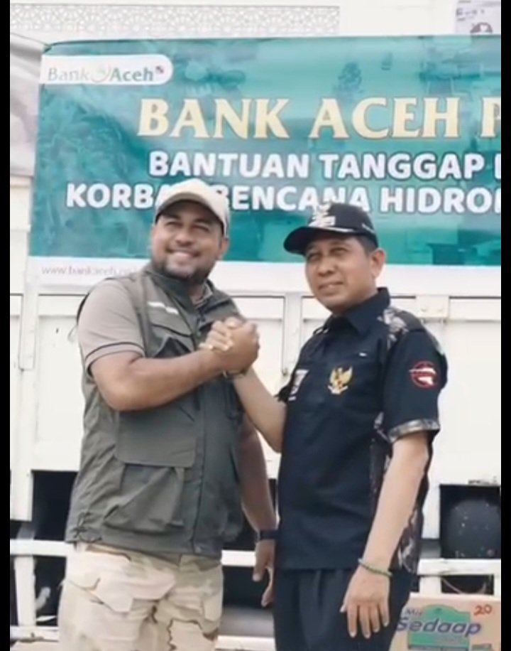 Direktur Utama Bank Aceh, Fadhil Ilyas, beserta jajaran manajemen, telah menyalurkan bantuan tanggap darurat melalui Pemerintah Kabupaten Pidie Jaya.