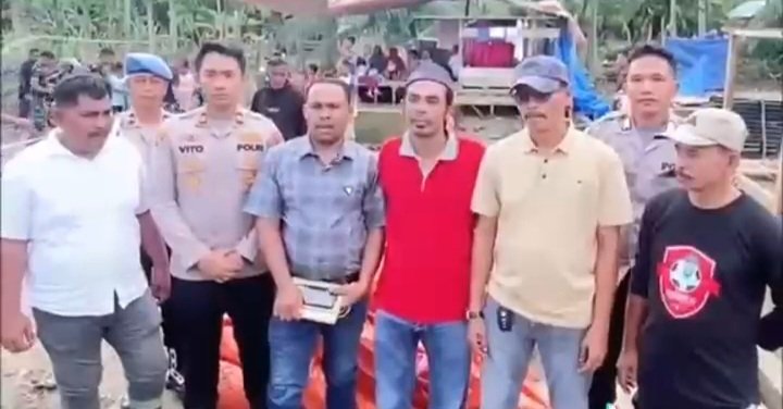 Masyarakat Gampong Teumpeun menyampaikan rasa terima kasih yang mendalam kepada Bupati Aceh Timur, Iskandar Al Falaky, beserta seluruh jajaran pemerintah daerah atas respon cepat dan perhatian yang diberikan, jum'at (18/12/2025).