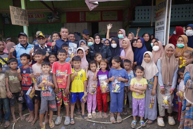 Wali Kota Illiza Sa'aduddin Djamal kembali menyalurkan bantuan kemanusiaan bagi korban bencana banjir bandang di seluruh kabupaten/kota terdampak di Aceh, Sabtu,(03/01/2026).
