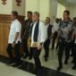 Sekretaris Daerah Aceh M. Nasir menyambut kedatangan Menteri Koordinator Bidang Pangan Zulkifli Hasan, Menteri Perdagangan Budi Santoso, dan Menteri Kelautan dan Perikanan Sakti Wahyu Trenggono di Bandara Internasional Sultan Iskandar Muda. Kamis ( 8/1/2026).