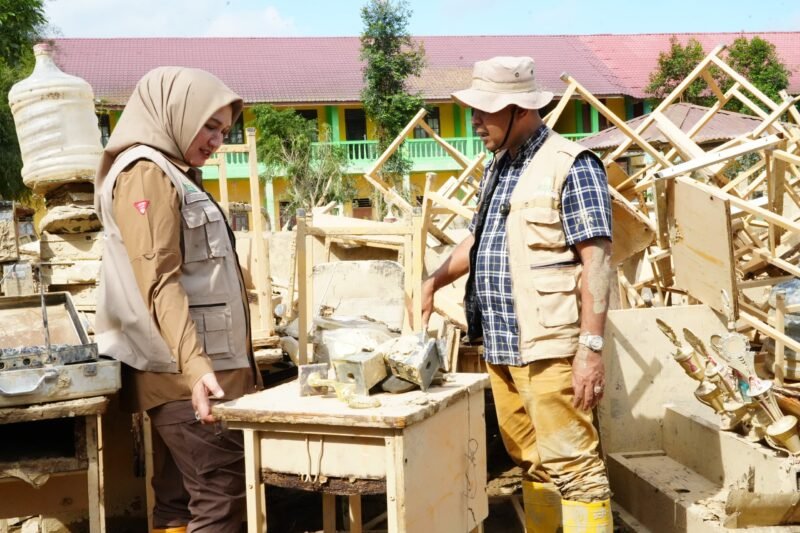 Kadisdik Aceh, Murthalamuddin, bersama Ketua TP PKK Aceh, Kak Na, mengunjungi SMA Negeri 1 Kejuruan Muda pada Minggu, (11/01/2026),