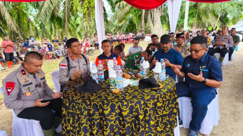 Irjen Pol. Drs. Marzuki Ali Basyah meresmikan pematangan lahan pembangunan Hunian Tetap (Huntap) milik Polri bagi korban bencana banjir di Kabupaten Aceh Tamiang.
Peresmian tersebut berlangsung di lahan perkebunan PTPN I Desa Simpang Kanan, Kecamatan Kejuruan Muda, Selasa, (13/01/2026).