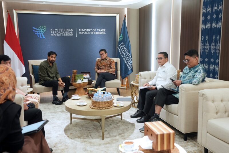 Gubernur Aceh secara langsung memimpin rangkaian pertemuan dengan kementerian terkait, didampingi oleh Staf Khusus Gubernur Aceh T. Irsyadi serta Kepala Dinas Perindustrian dan Perdagangan (Disperindag) Aceh, T. Adi Darma, ST, jakarta senin,(19/01/2026)