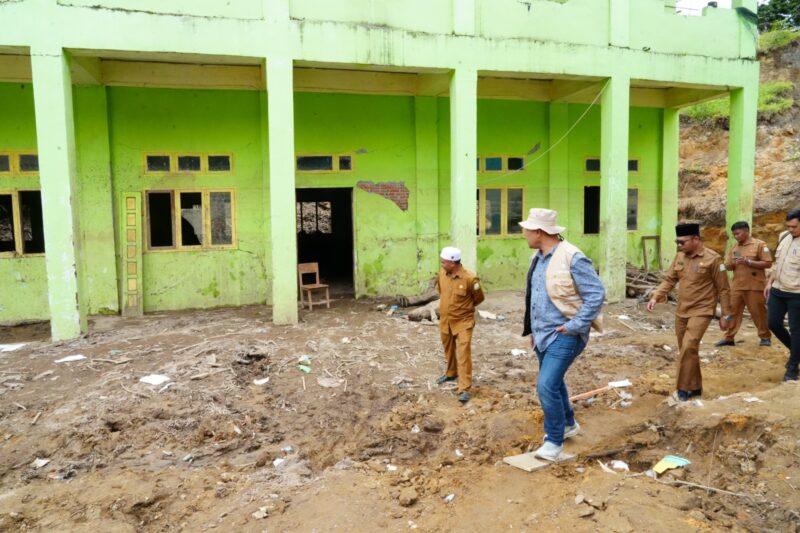 Kepala SMAS Bustanul Ulum, Jailani, S.Ag, saat menerima kunjungan Plt Kepala Dinas Pendidikan Aceh Murthalamuddin, S.Pd., MSP, bersama tim Humas pada Selasa, (20/01/2026)