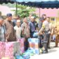 Irjen Pol. Drs. Marzuki Ali Basyah menyerahkan bantuan kemanusiaan berupa 300 unit kasur tidur, sembako, dan Dana Tunggu Hunian (DTH) kepada korban bencana banjir bandang yang rumahnya hanyut di Kecamatan Ketambe, Kabupaten Aceh Tenggara, Selasa, (20/01/2026).