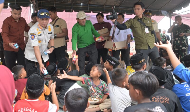 Wagub Fadlullah, SE mendampingi Menteri Dalam Negeri Tito Karnavian dalam rangkaian kunjungan kerja ke wilayah terdampak bencana di Provinsi Aceh, Kamis (22/1/2026).