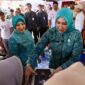 Ketua TP PKK Aceh Marlina Muzakir, bersama Wakil Gubernur Aceh Fadhlullah dan Staf Ahli TP PKK Aceh Mukarramah Fadhlullah, mendampingi Menteri Dalam Negeri Muhammad Tito Karnavian, selaku Ketua Satgas Rehabilitasi Pasca Bencana Sumatera bersama Ketua TP PKK Pusat Tri Tito Karnavian, saat berkunjung dan menyalurkan bantuan ke Kampung Batang Ara Kecamatan Bandar Pusaka, Jum’at (23/01/2025).