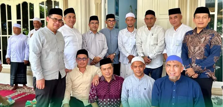 Plh Kadis Pendidikan Dayah Aceh, Muhsin, S.Pd.I, M.Pd.I, bersama jajarannya mengunjungi kediaman Almarhum Hj.Mujahiddah Binti Binti Husein, Istri dari Ulama Kharismatik Aceh Alm.Abu Tumin Blangblahdeh, Bireun (23/01/2026).