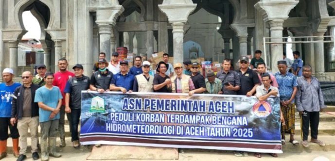 Kadis DSI Aceh Pimpin Langsung Gotong Royong di Masjid dan Dayah Darul Aman Aceh Utara,(30/12/2025).