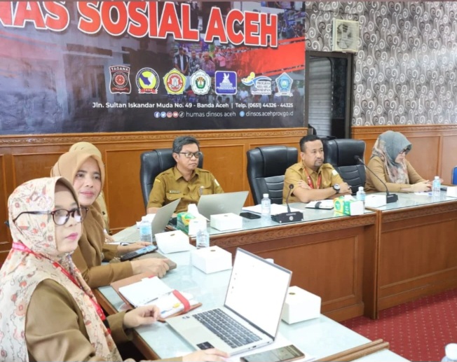 Plt Kepala Dinas Sosial Aceh, Chaidir,
Rapat koordinasi ini merupakan tindak lanjut dari respons darurat yang telah dilakukan sebelumnya, sekaligus menjadi forum strategis untuk menyusun rencana operasional klaster yang lebih terukur, rapat di Aula Dinas Sosial Aceh, Selasa (20/01/2026).