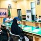 Kepala BPESDM Aceh, Marthunis, S.T, D.E.A, didampingi Kabid Pengembangan Sumber Daya Manusia dan Kerjasama, Ir. Said Anwar Fuadi, S.T, M.T, menggelar zoom meeting dengan Kepala Cabang Dinas Pendidikan Aceh di Kabupaten/Kota dan Kepala Sekolah SMA/SMK di Kabupaten/Kota yang terdampak bencana Hidrometeorologi, rabu (28/01/2026).