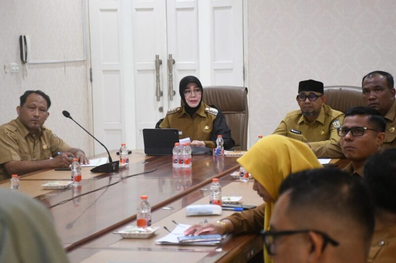 Wali Kota Illiza memimpin zoom meeting bersama OPD terkait dengan stakeholder pemerintah salah satu kota di prefektur Miyagi tersebut dari pendopo, Senin, (19/01/2026).