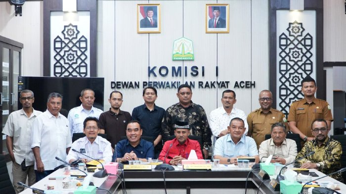 Komisi I Dewan Perwakilan Rakyat Aceh (DPRA) menerima kunjungan Serikat Media Siber Indonesia (SMSI) Aceh dalam rangka audiensi dan silaturahmi, di ruang rapat Komisi I DPRA,senin (26/01/2026).