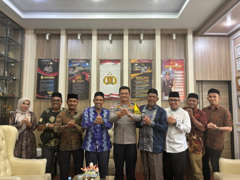 Kepala DSI kota Banda Aceh, Alimsyah bersilaturahmi ke Polresta Banda Aceh untuk memperkuat sinergi dalam implementasi Syariat Islam kota Banda Aceh, kamis, (12/02/2026)