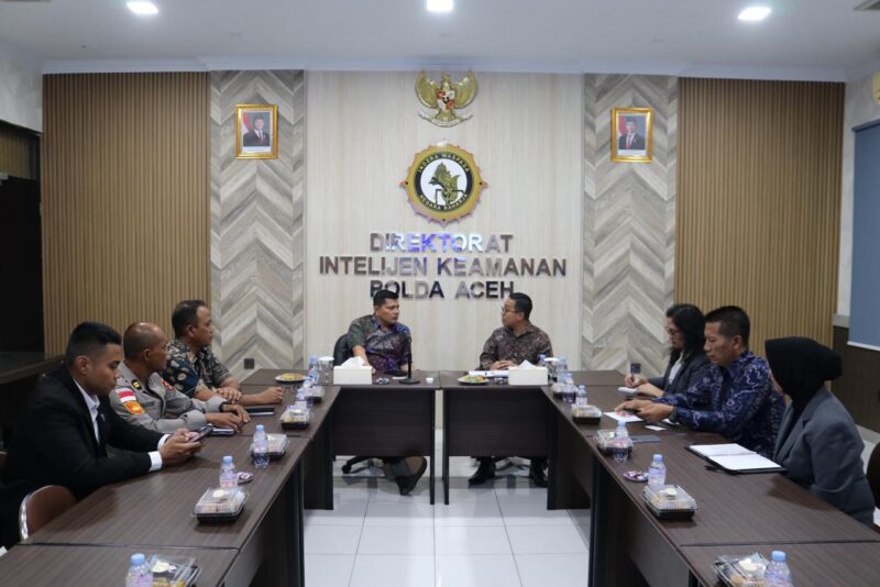 Dirintelkam Polda Aceh, Kombes Pol. Said Anna Fauza, mewakili Kapolda Aceh, menyambut kedatangan Delegasi United Nations Department of Safety and Security (UNDSS) pada Jumat, (13/02/2026). Dalam rombongan UNDSS turut hadir AKBP (Purn) Elsa Tarigan, AKBP (Purn) Tri Lestari, dan Briptu Aditya Ashary dari Divhubinter Polri.