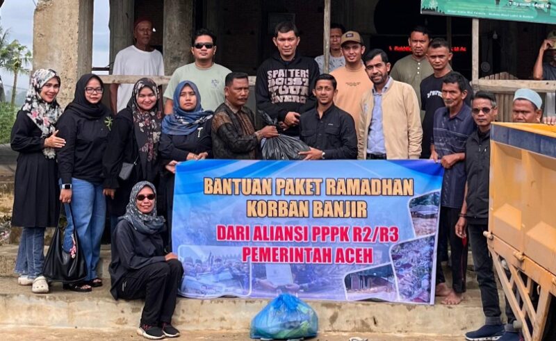 Kepedulian ditunjukkan oleh Aliansi P3K Paruh Waktu dari berbagai instansi, antara lain Disdik Aceh, RSUZA, Perkim Aceh, Badan Dayah, Sekretariat DPRA, Dinas Sosial Aceh, serta perwakilan Biro Umum Setda Aceh,menyerahkan 100 di dua gampong dalam Kecamatan Langkahan, Kabupaten Aceh Utara, yakni Gampong Padang Meuria dan Gampong Matang Teungoh Selatan, Senin (16/02/2026).