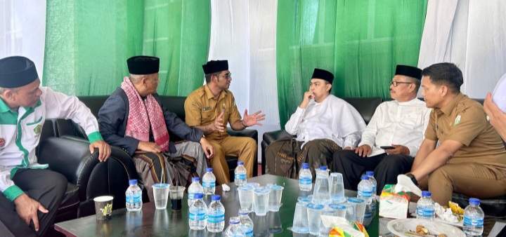 Plh Kadis Pendidikan Dayah Aceh Muhsin, S.Pd.I, M.Pd.I menghadiri Peringatan Haul ke-1 Syaikhuna Abu H. Usman Ali (Abu Kuta Krueng) di Komplek Kampus Ma’had Aly Darul Munawwarah Kuta Krueng, Kec. Bandar Dua, Kab. Pidie Jaya, Senin (02/02/2026).