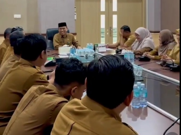 Sekretaris Dinas Syariat Islam Aceh, Bapak Marzuki, S.Ag., MH, mewakili Kepala Dinas, menerima kedatangan Tim Evaluasi Akuntabilitas Kinerja Pemerintah Aceh (Inspektorat Aceh) Tahun 2025 diruang rapat Kadis, pada hari Senin, (23/02/2026).
