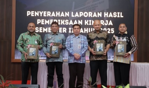 Direktur Bank Aceh, Fadhil Ilyas menghadiri penyerahan LHP berlangsung di Auditorium BPK Perwakilan Aceh pada (26/02/2026)