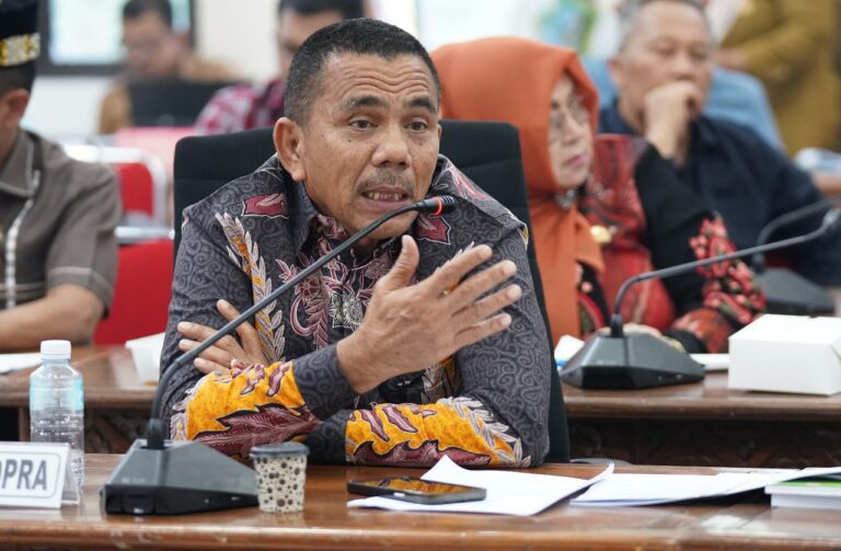 Saifuddin Muhammad wakil ketua DPRA mendesak pemerintah pusat untuk segera menunaikan janji mengembalikan Transfer ke Daerah (TKD) Aceh senilai Rp1,7 triliun,rabu (28/01/2026).