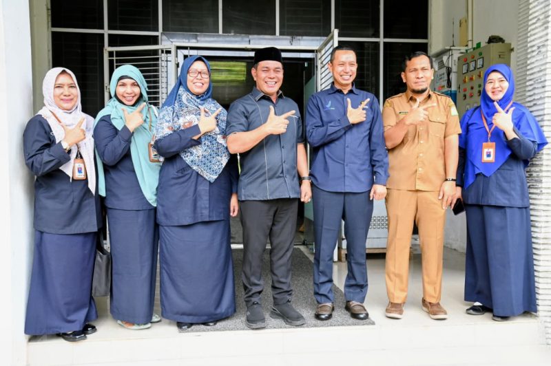 Bupati Aceh Besar, H Muharram Idris menerima Audiensi dengan Balai Besar POM Banda Aceh di Gedung Dekranasda, Gampong Gani, Kecamatan Ingin Jaya, Aceh Besar, Senin (02/03/2026). FOTO/MC ACEH BESAR