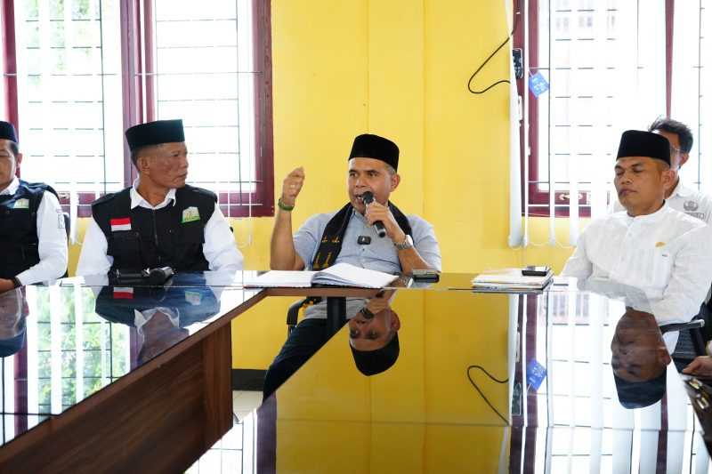 Kepala Dinas Pendidikan Aceh, Murthalamuddin, S.Pd., MSP, dengan didampingi oleh Kabid Pembinaan SMA dan PKLK Syarwan Joni, Kacabdisdik Aceh Singkil Handoko, Kacabdisdik Kota Subulussalam Antoni Boruntu, serta tim humas Disdik Aceh, hadir untuk memberikan dukungan moral dan motivasi kepada para siswa dan guru.
