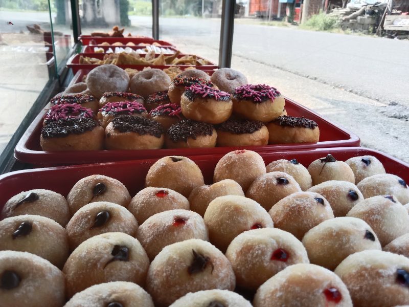 Aneka Takjil Produk UMKM Masyarakat Lubok, Ingin Jaya, Jum'at (6/3/2026).
FOTO/ MC ACEH BESAR